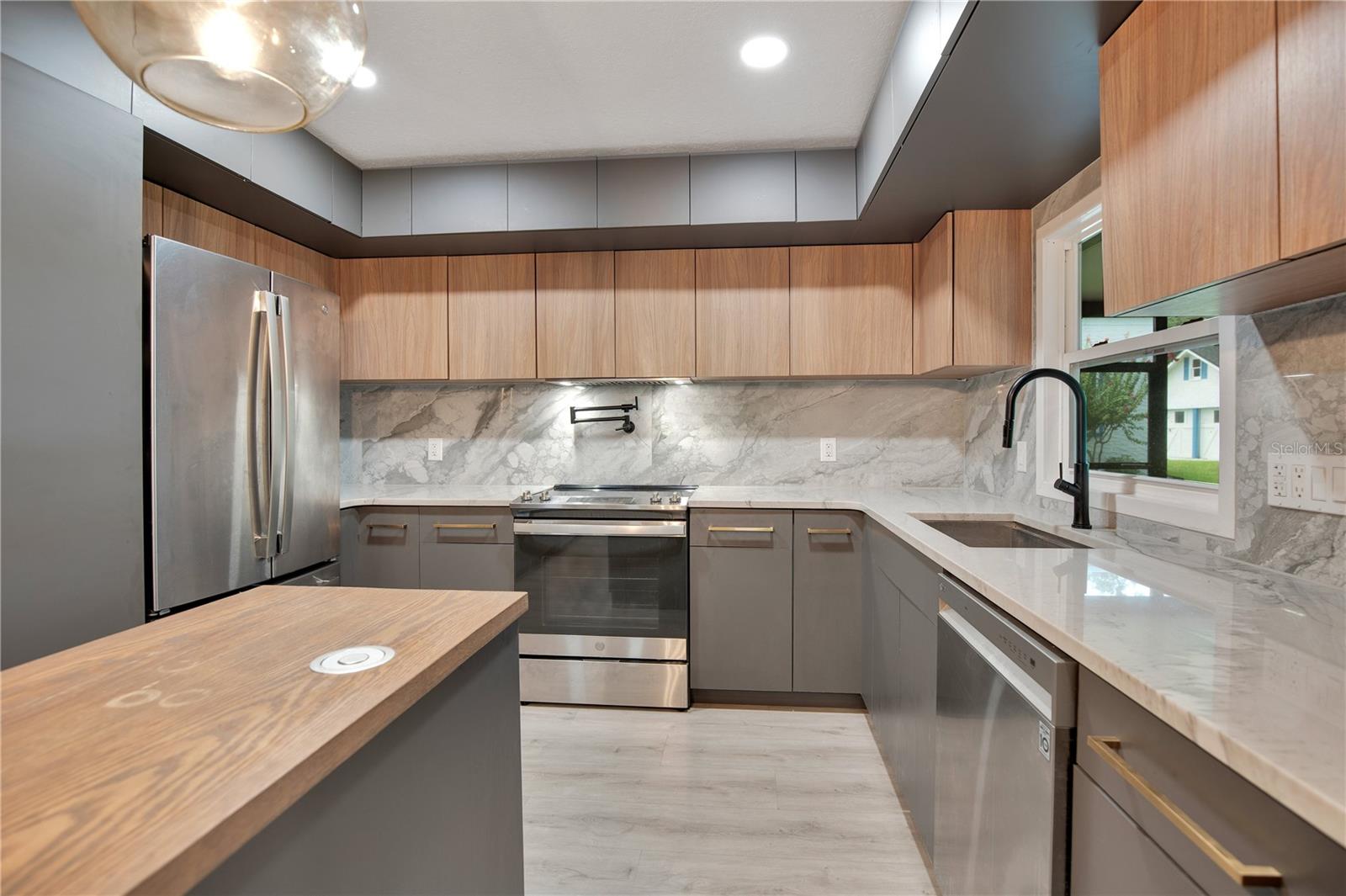 Image 11 of 33 For 428 Summerlin Avenue