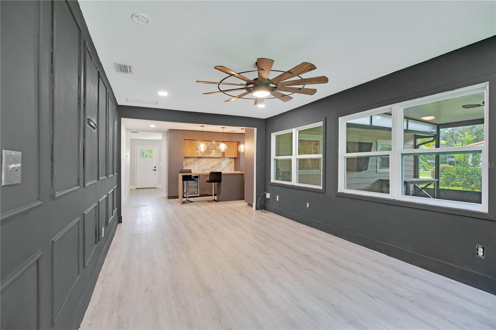 Image 14 of 33 For 428 Summerlin Avenue