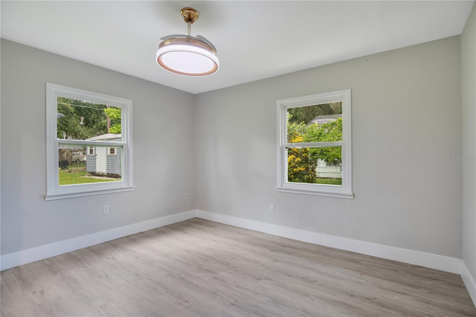 Image 17 of 33 For 428 Summerlin Avenue