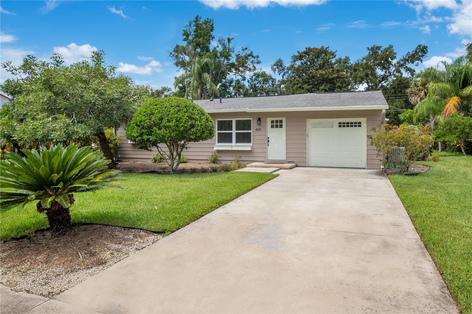 Image 2 of 33 For 428 Summerlin Avenue