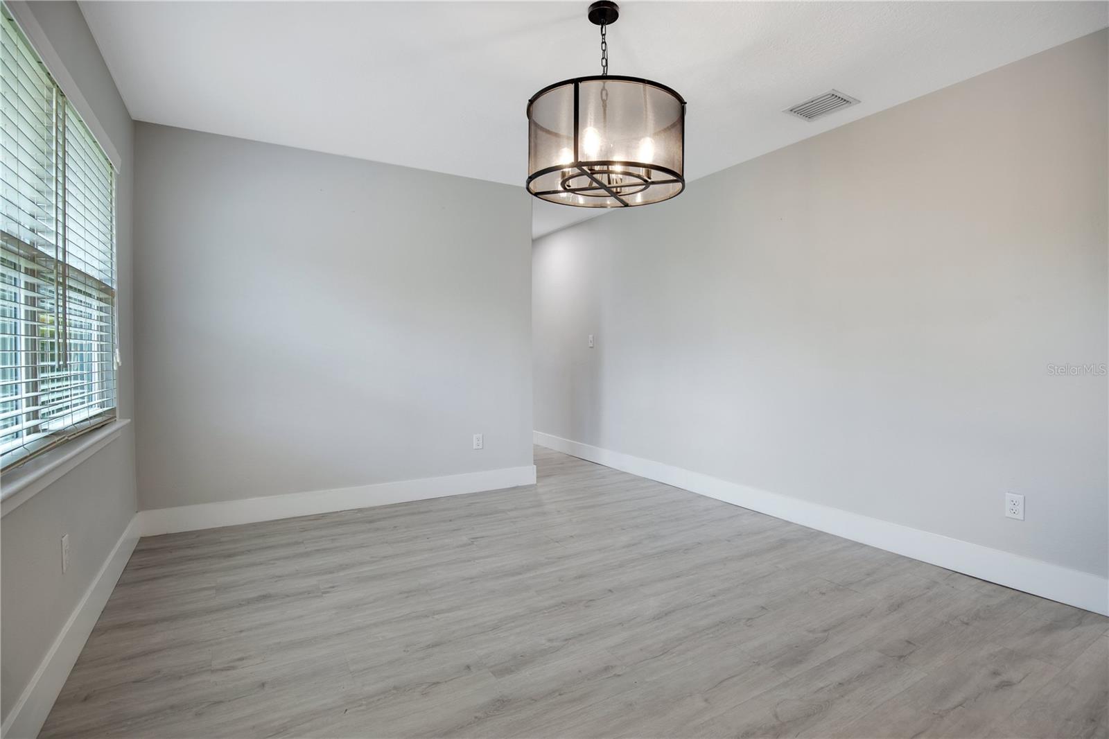 Image 4 of 33 For 428 Summerlin Avenue