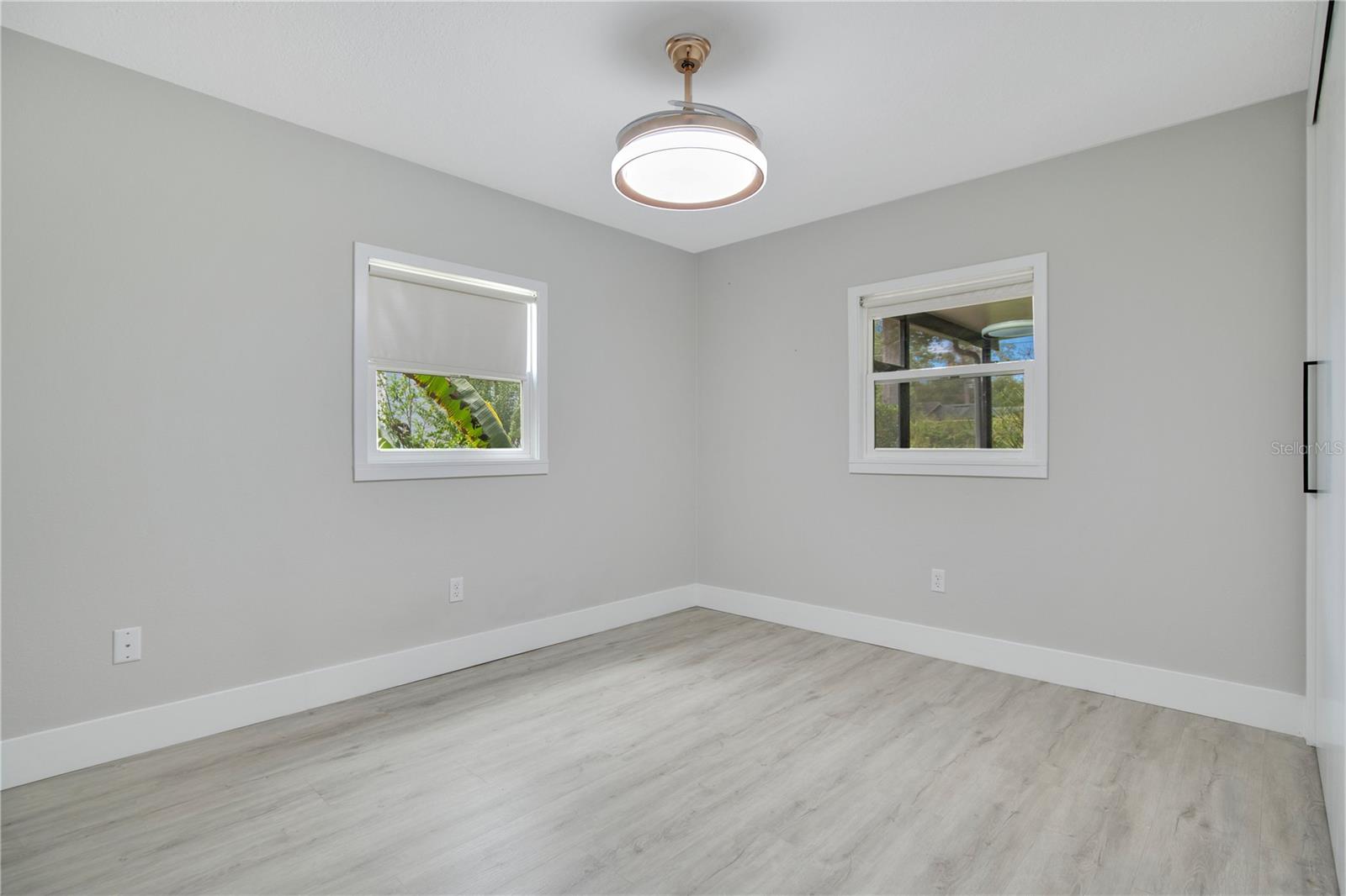 Image 6 of 33 For 428 Summerlin Avenue