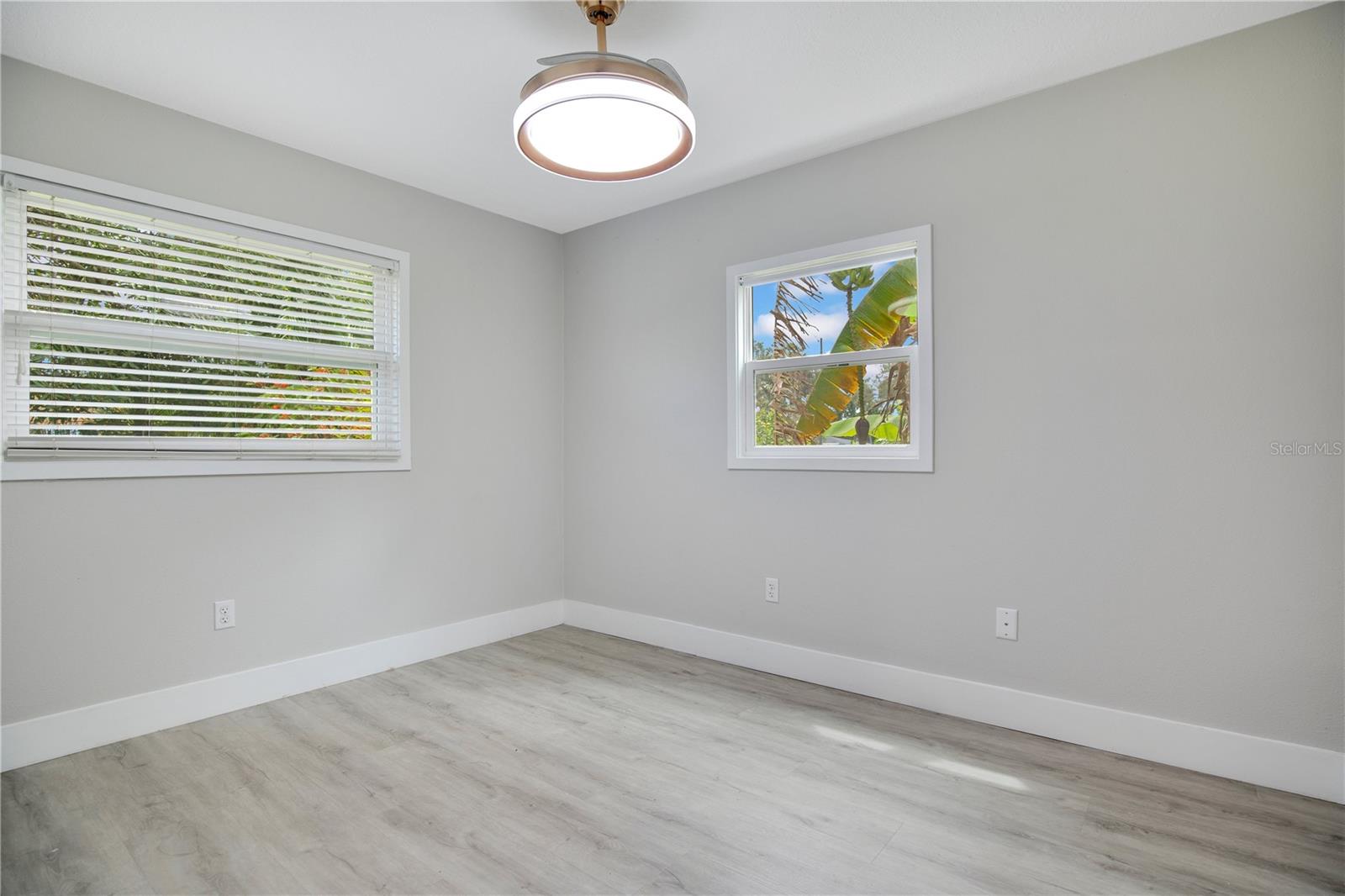 Image 7 of 33 For 428 Summerlin Avenue