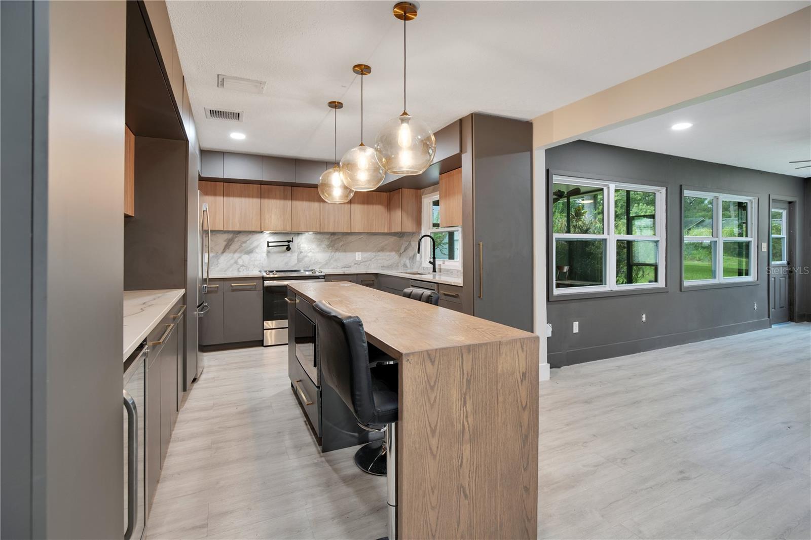 Image 9 of 33 For 428 Summerlin Avenue