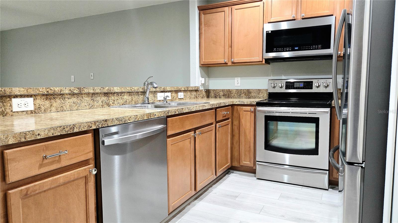 Image 13 of 41 For 405 Carina Circle 405