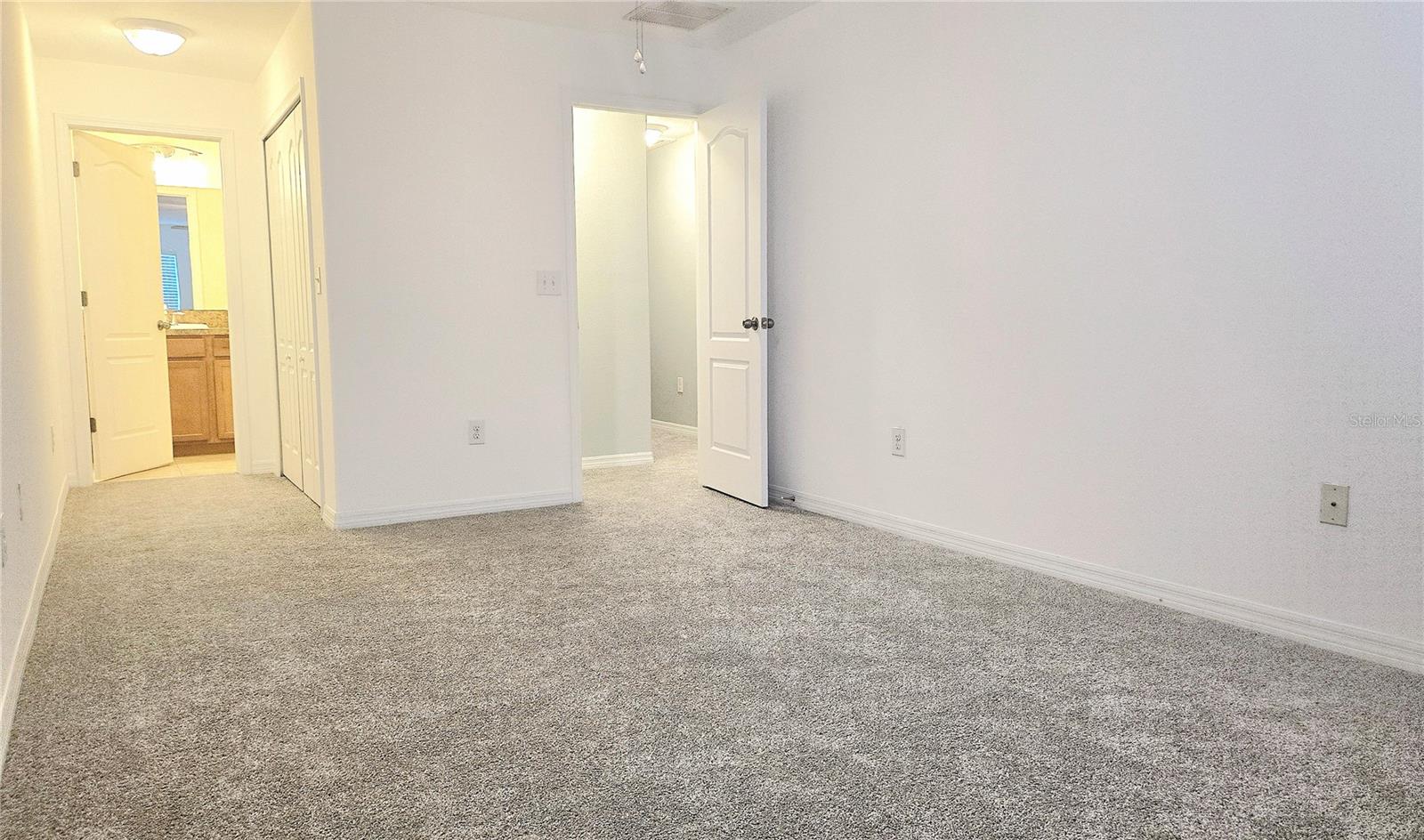 Image 22 of 41 For 405 Carina Circle 405