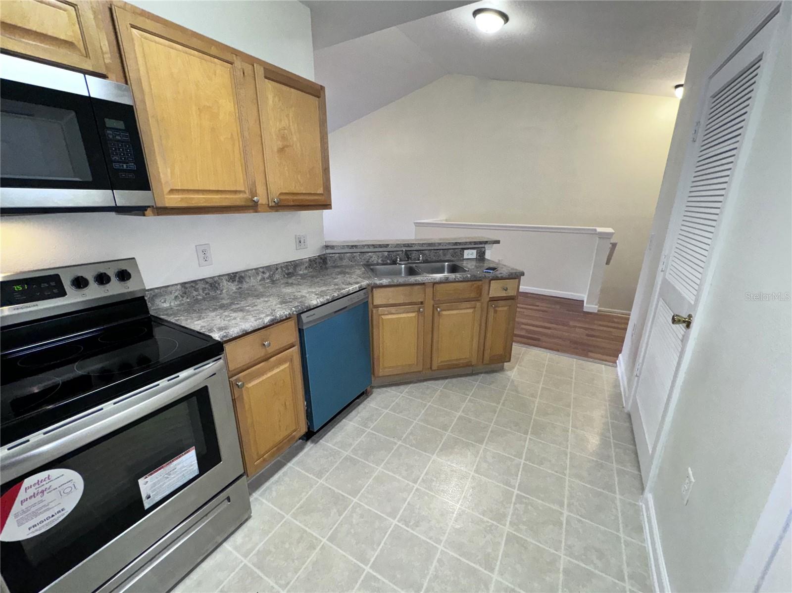 Image 6 of 19 For 10412 Villa View Circle