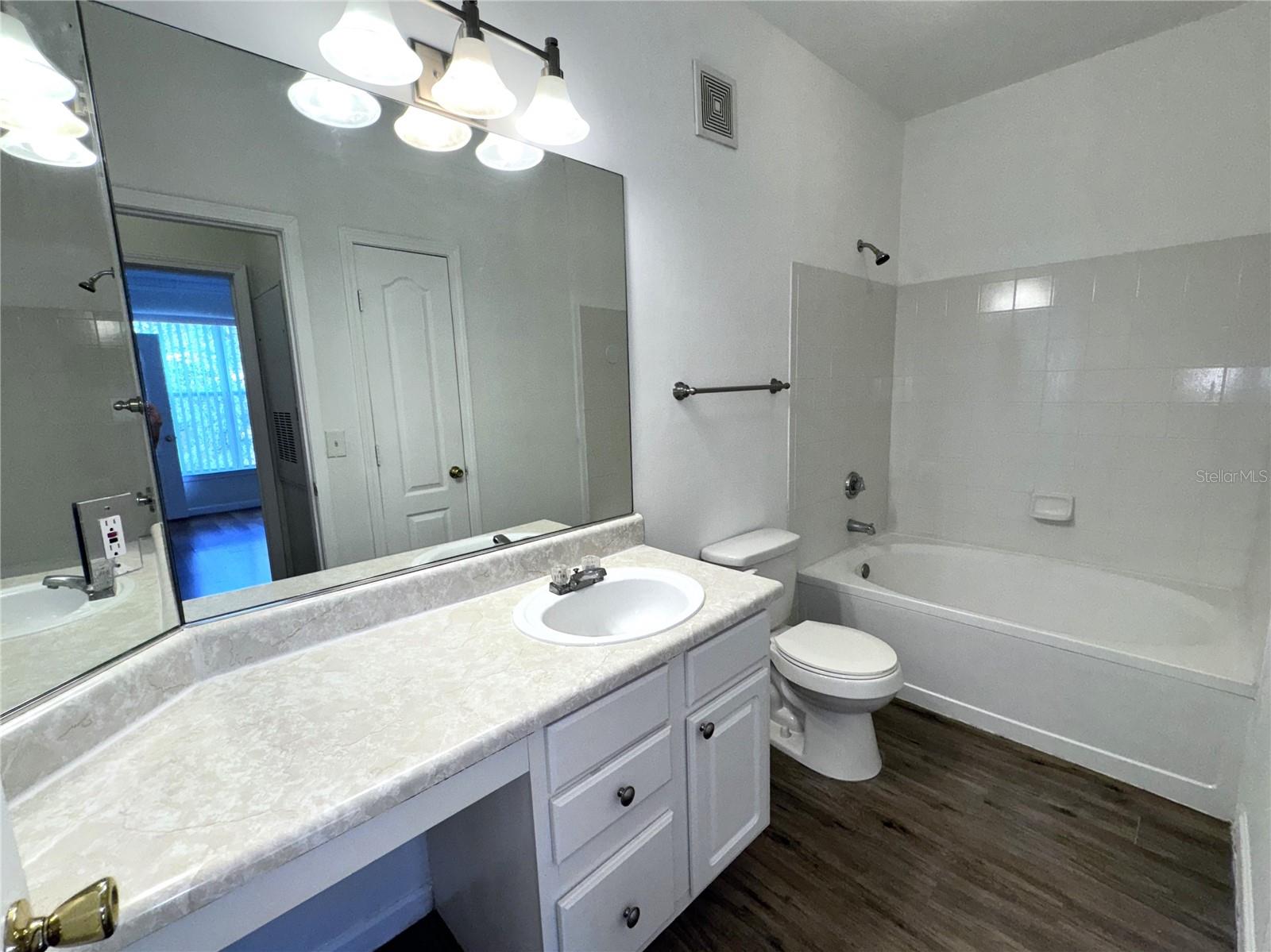 Image 8 of 19 For 10412 Villa View Circle