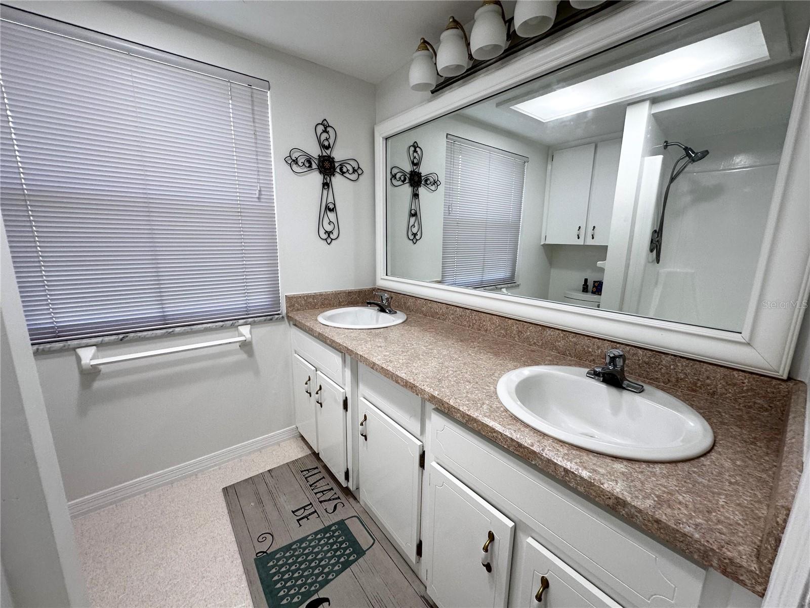 Image 20 of 42 For 5020 Cub Lake Drive