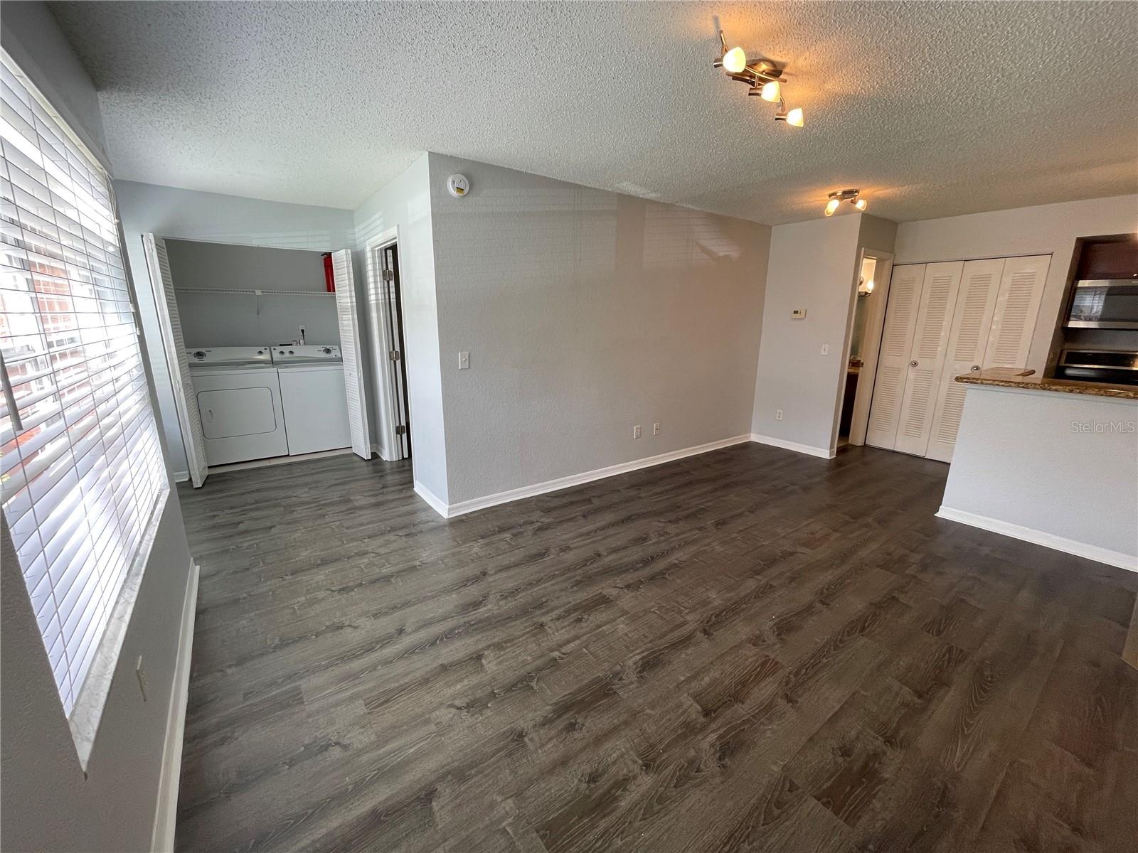Image 5 of 27 For 5128 Conroy Road 713
