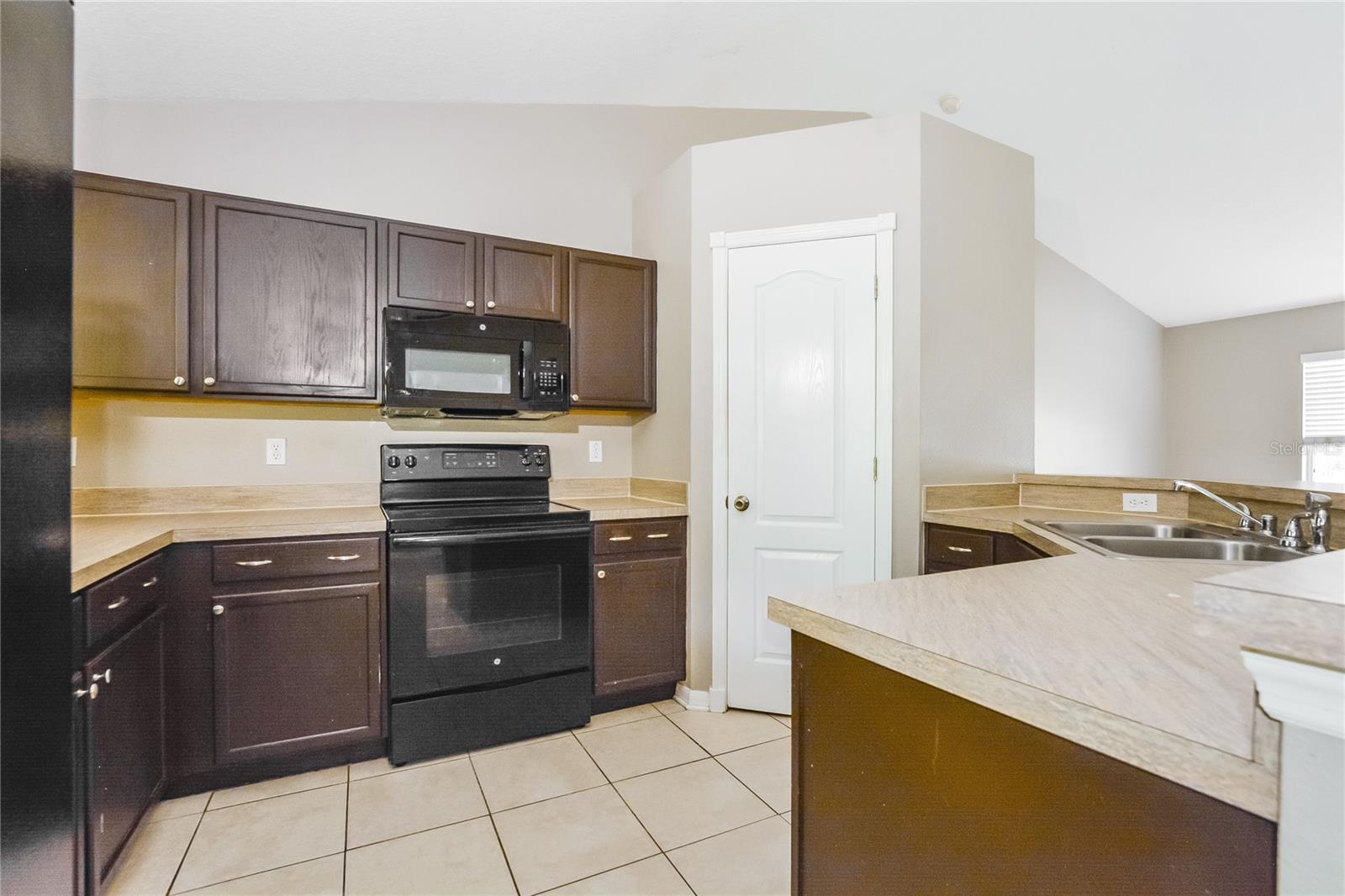 Image 5 of 16 For 713 Willow Run Street