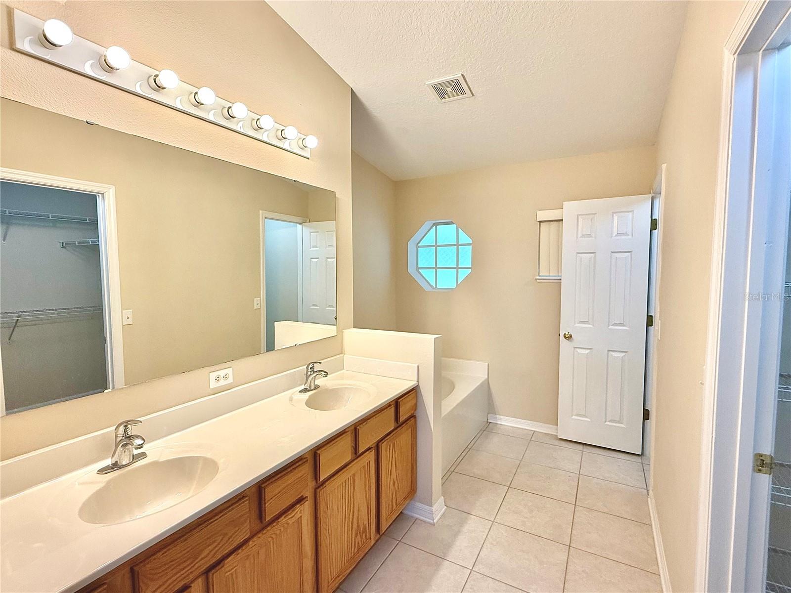 Image 18 of 22 For 2555 Palmetto Ridge Circle