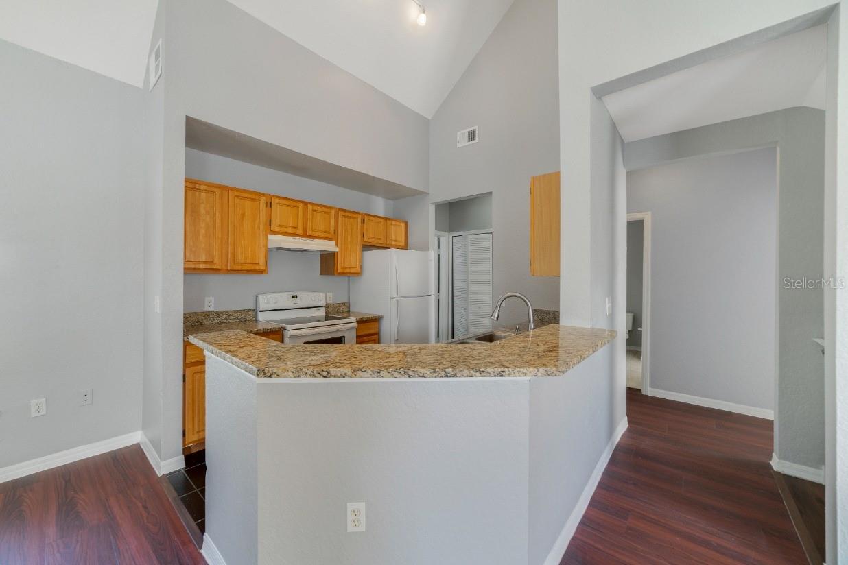 Image 3 of 11 For 6021 Westgate Drive 824