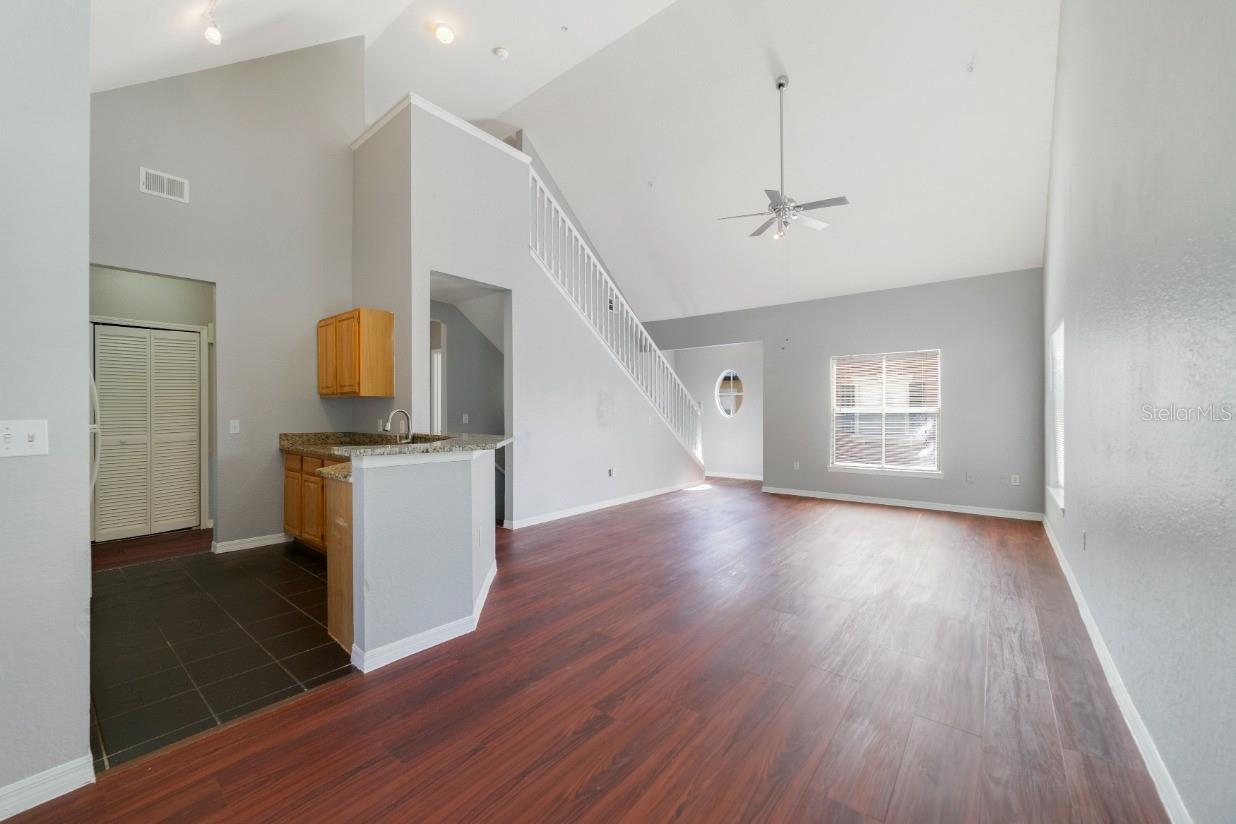 Image 4 of 11 For 6021 Westgate Drive 824