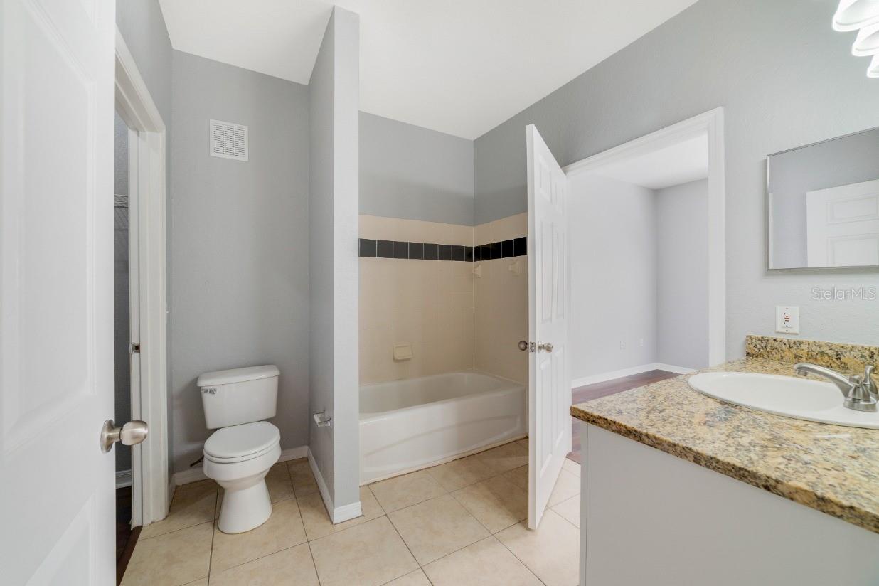 Image 7 of 11 For 6021 Westgate Drive 824