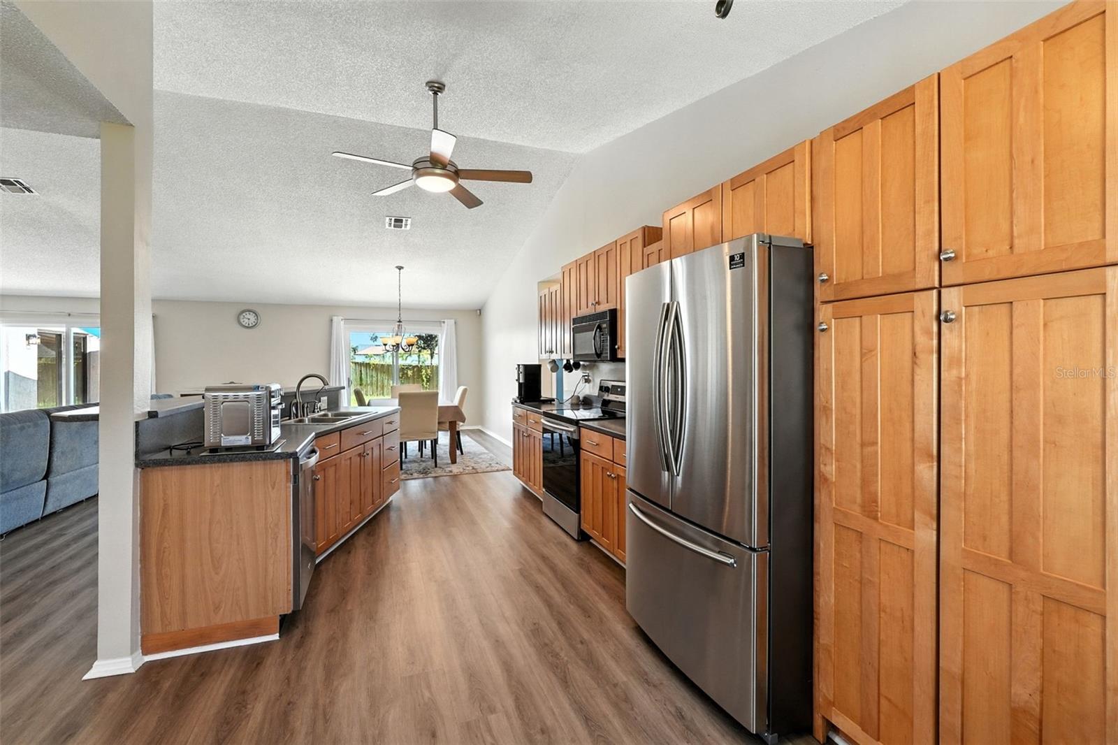 Image 18 of 56 For 16239 Hillside Circle