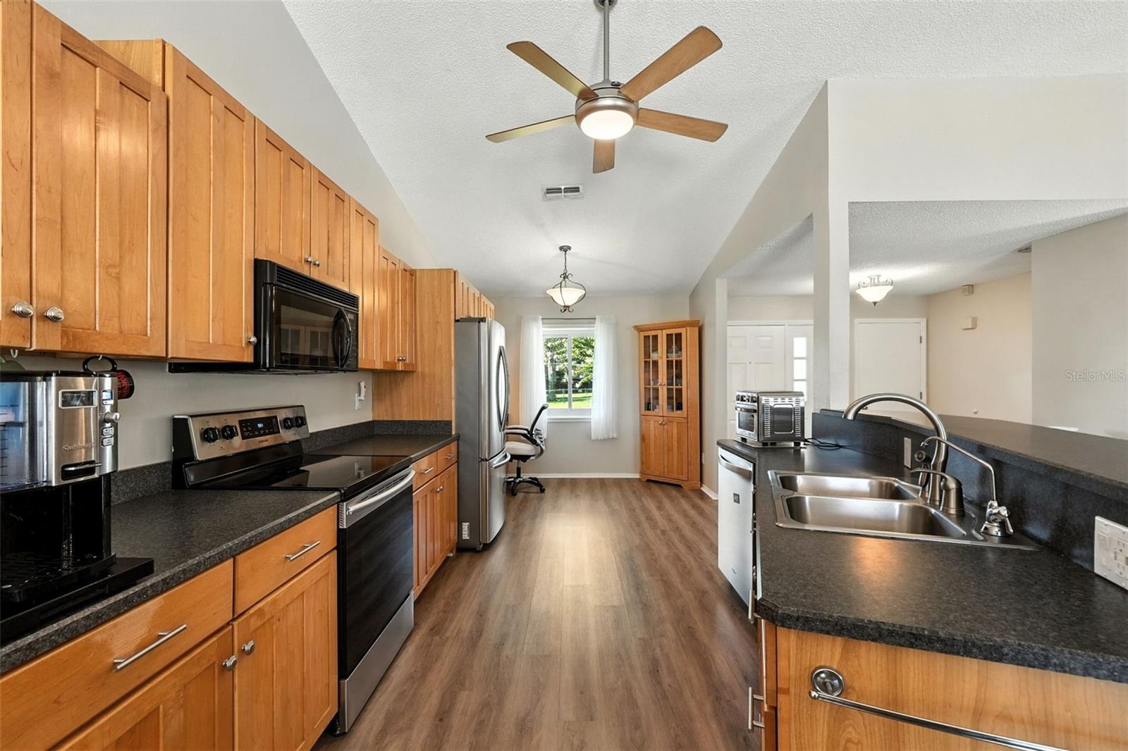 Image 21 of 56 For 16239 Hillside Circle