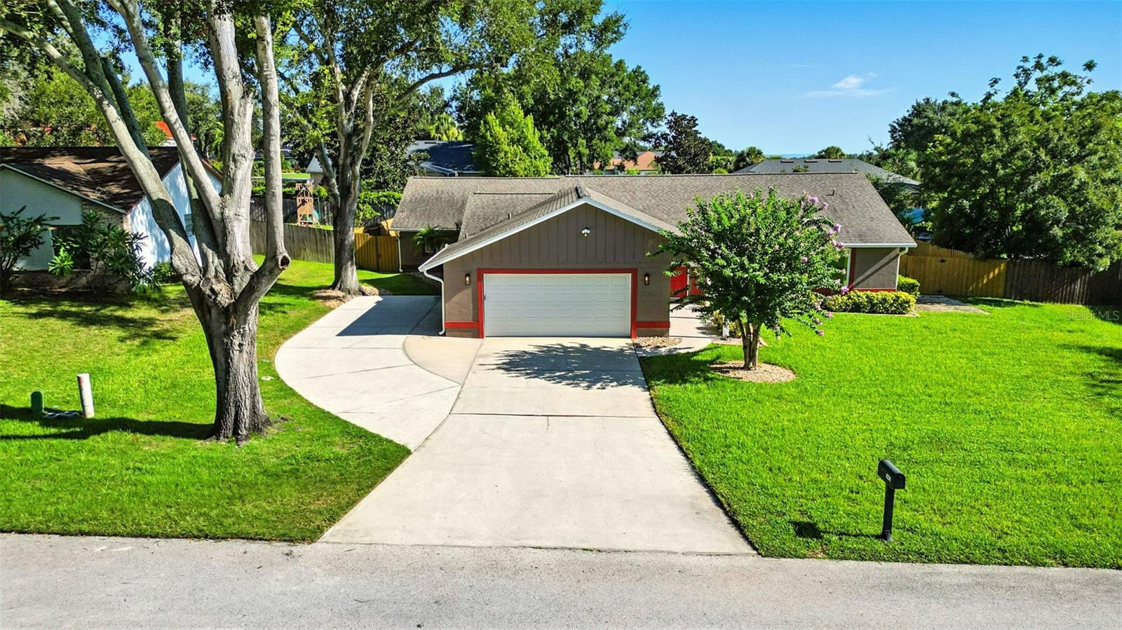 Image 4 of 56 For 16239 Hillside Circle
