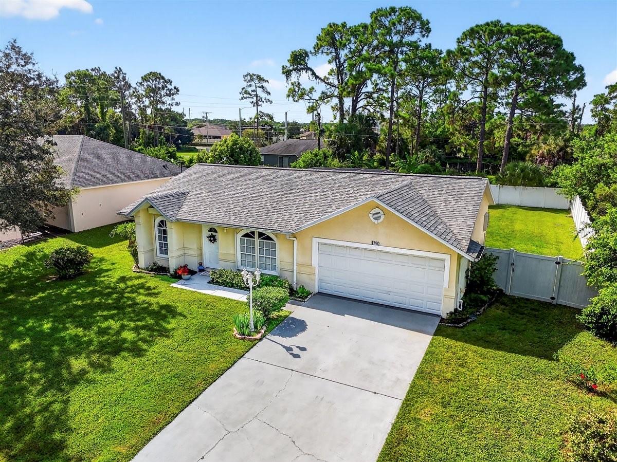 Image 2 of 31 For 1790 Seeley Cir Nw