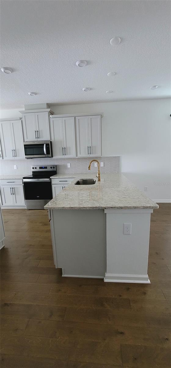 Image 20 of 34 For 1386 Blumberg Boulevard