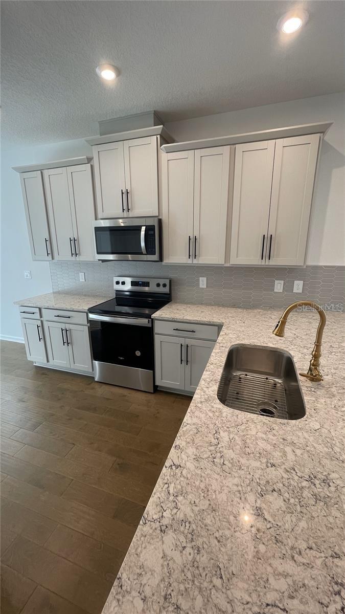 Image 8 of 15 For 1386 Blumberg Boulevard
