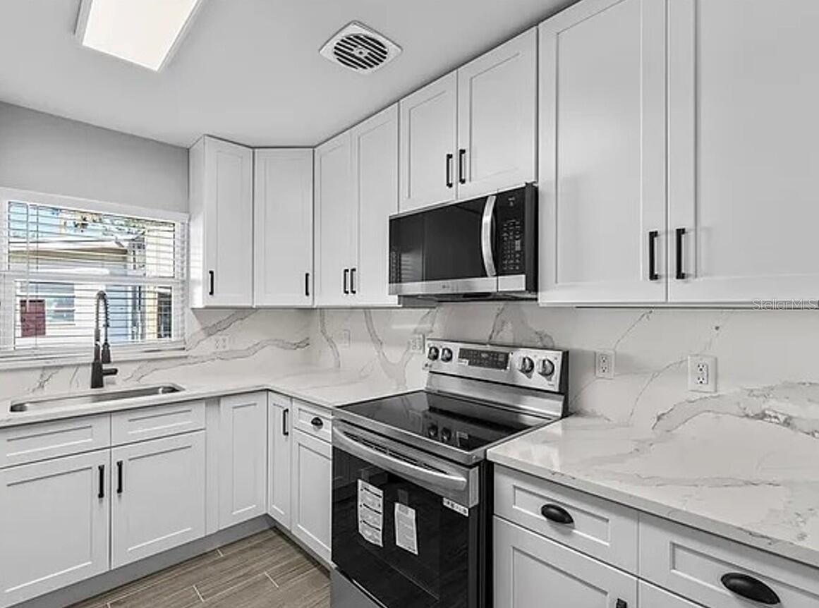 Image 3 of 17 For 3169 Bellevue Street