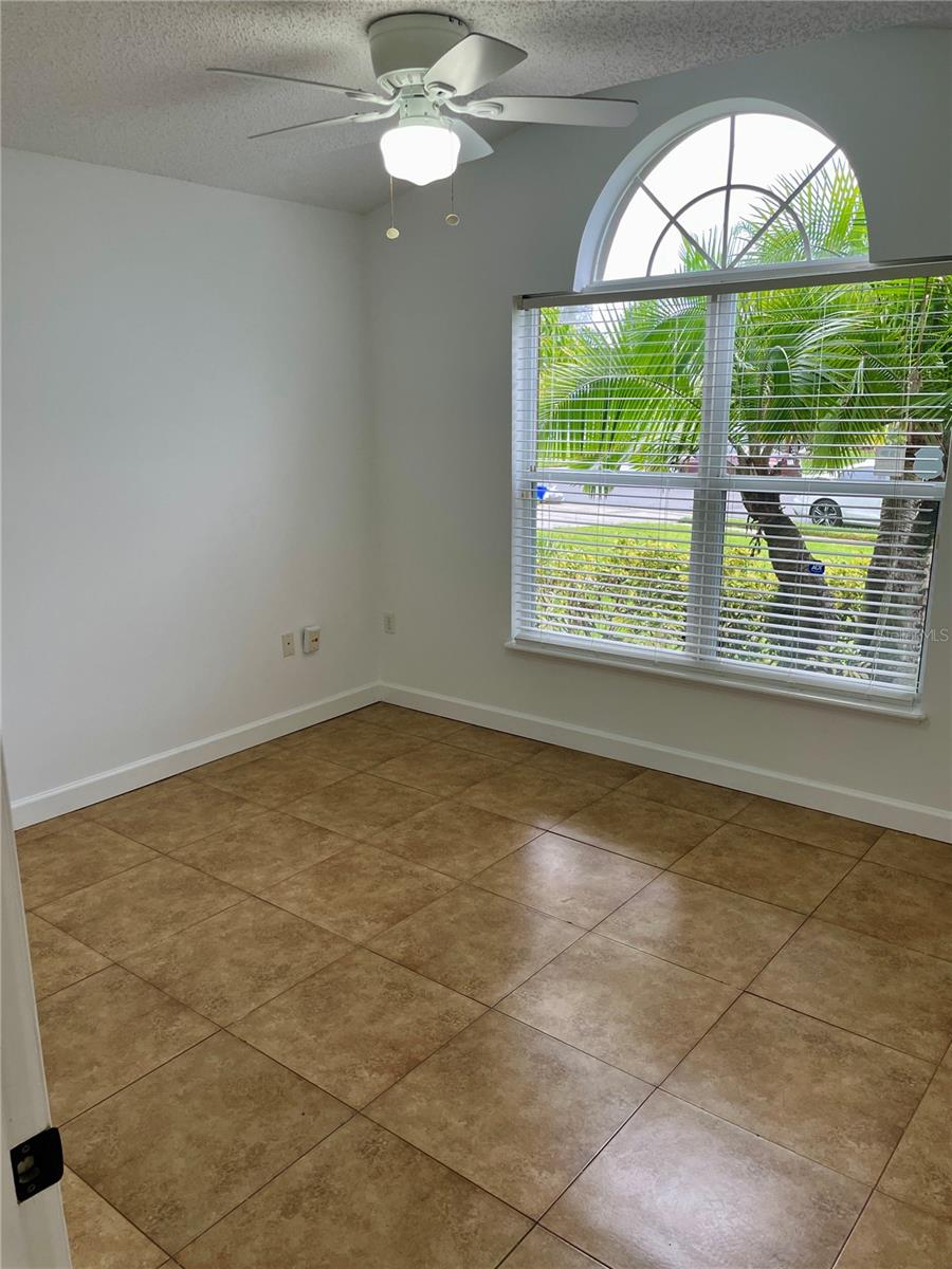 Image 7 of 27 For 426 Fairfield Drive