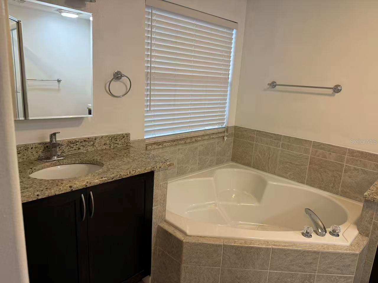 Image 18 of 30 For 1408 Sunningdale Way