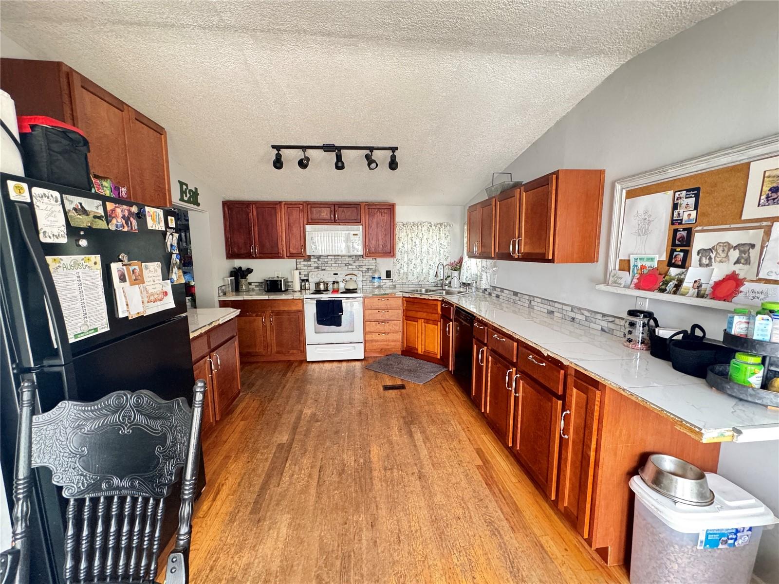 Image 17 of 29 For 28803 Hubbard St