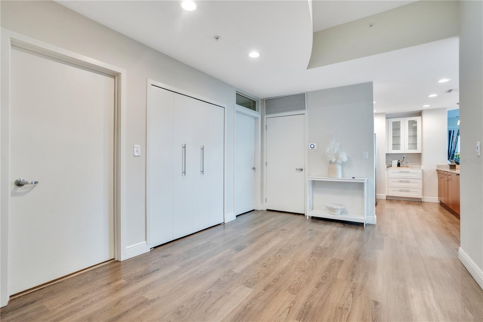 Image 7 of 52 For 525 Jackson Street 502