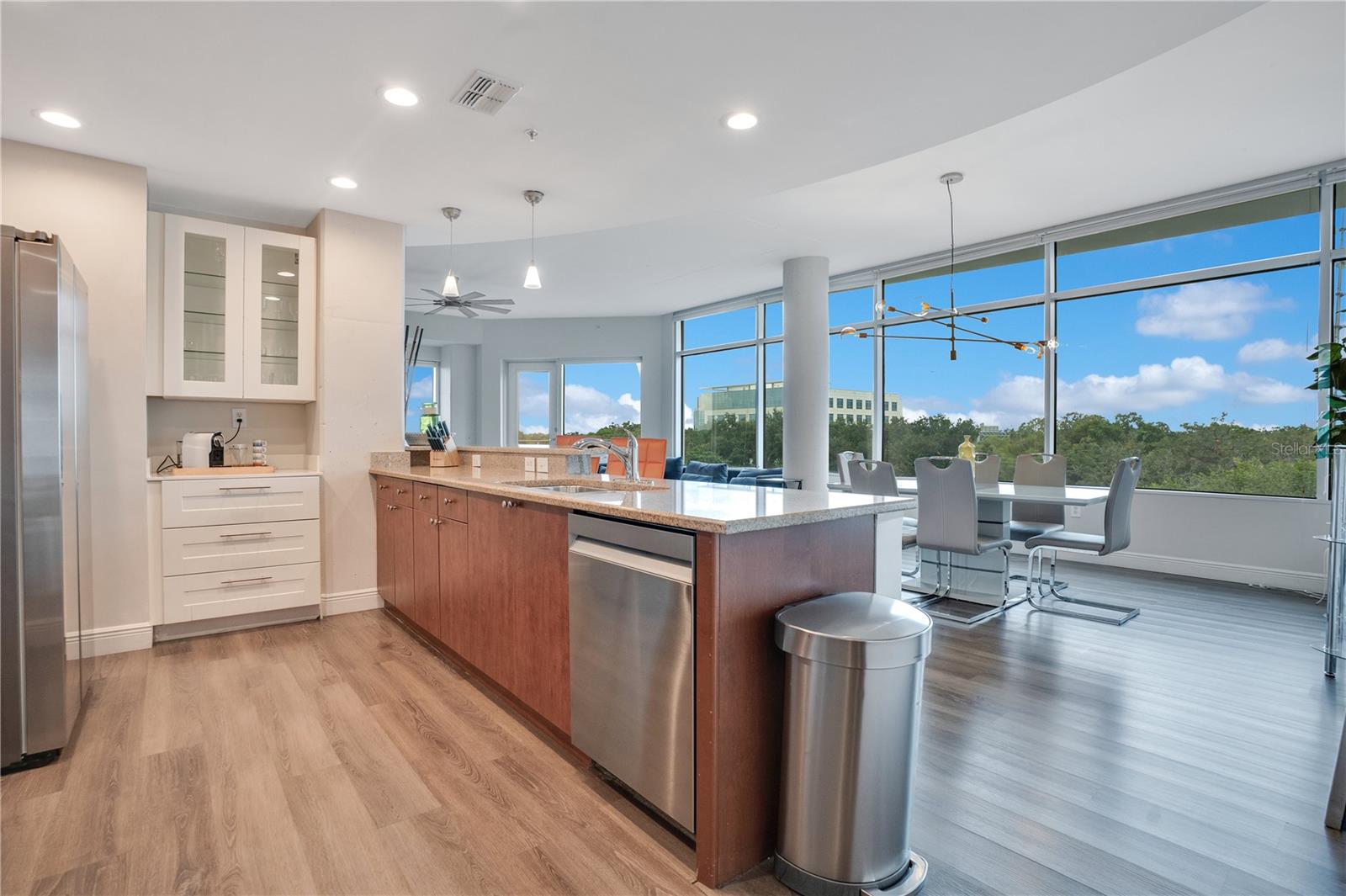 Image 9 of 52 For 525 Jackson Street 502