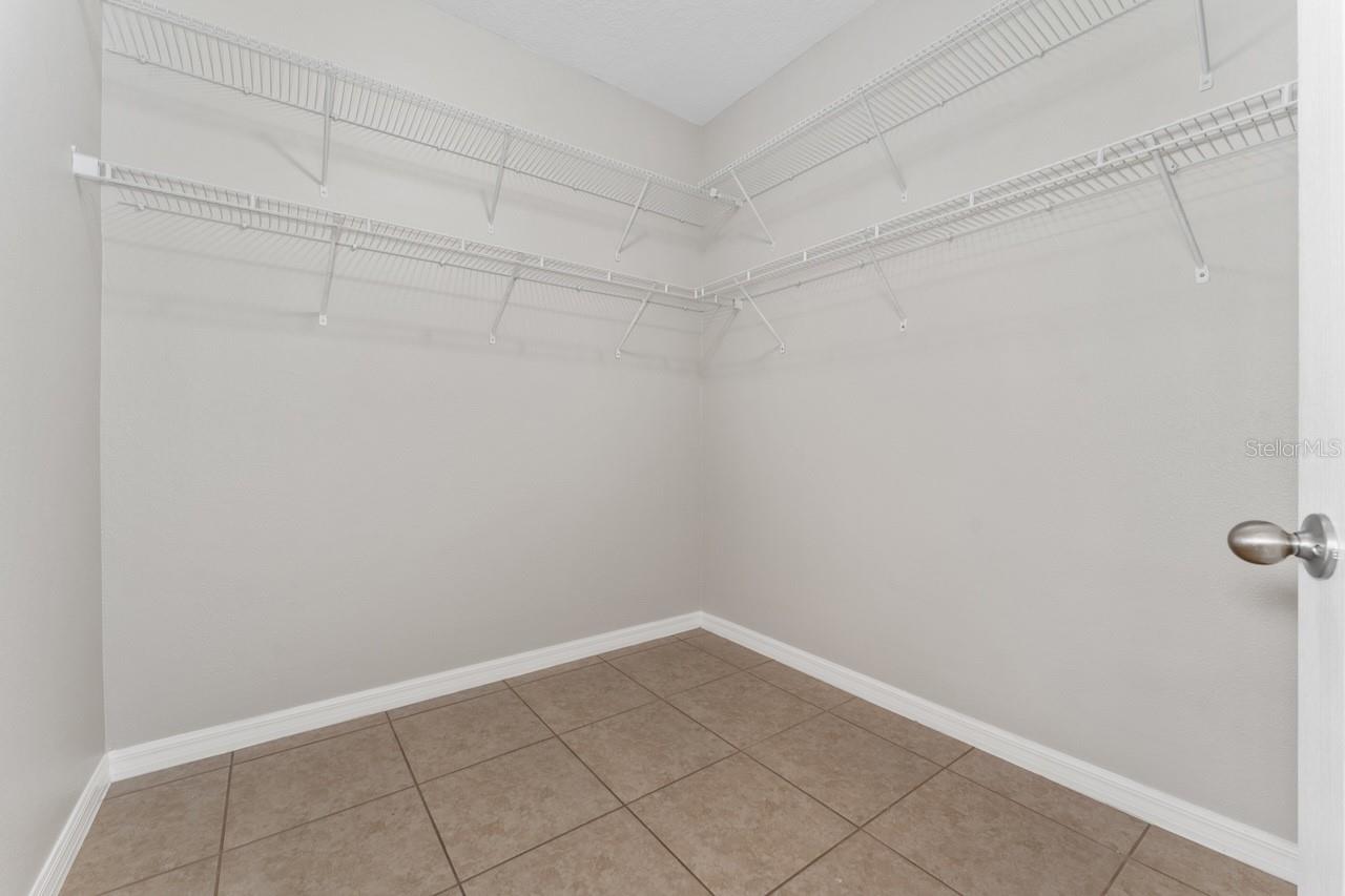 Image 12 of 26 For 940 Vicenza Street
