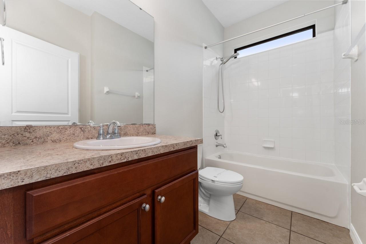 Image 17 of 26 For 940 Vicenza Street