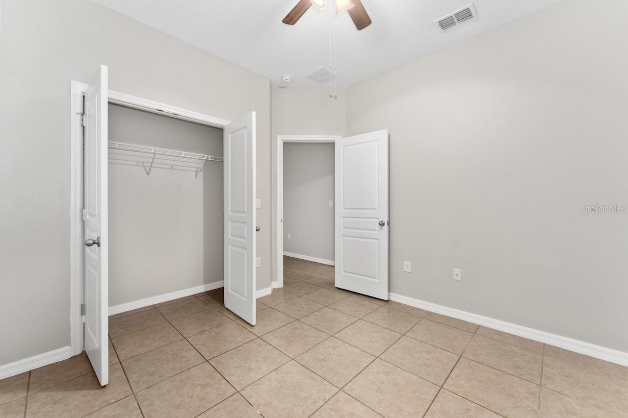 Image 19 of 26 For 940 Vicenza Street