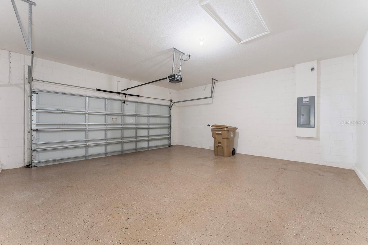 Image 21 of 26 For 940 Vicenza Street
