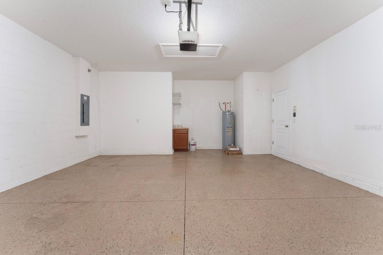 Image 22 of 26 For 940 Vicenza Street