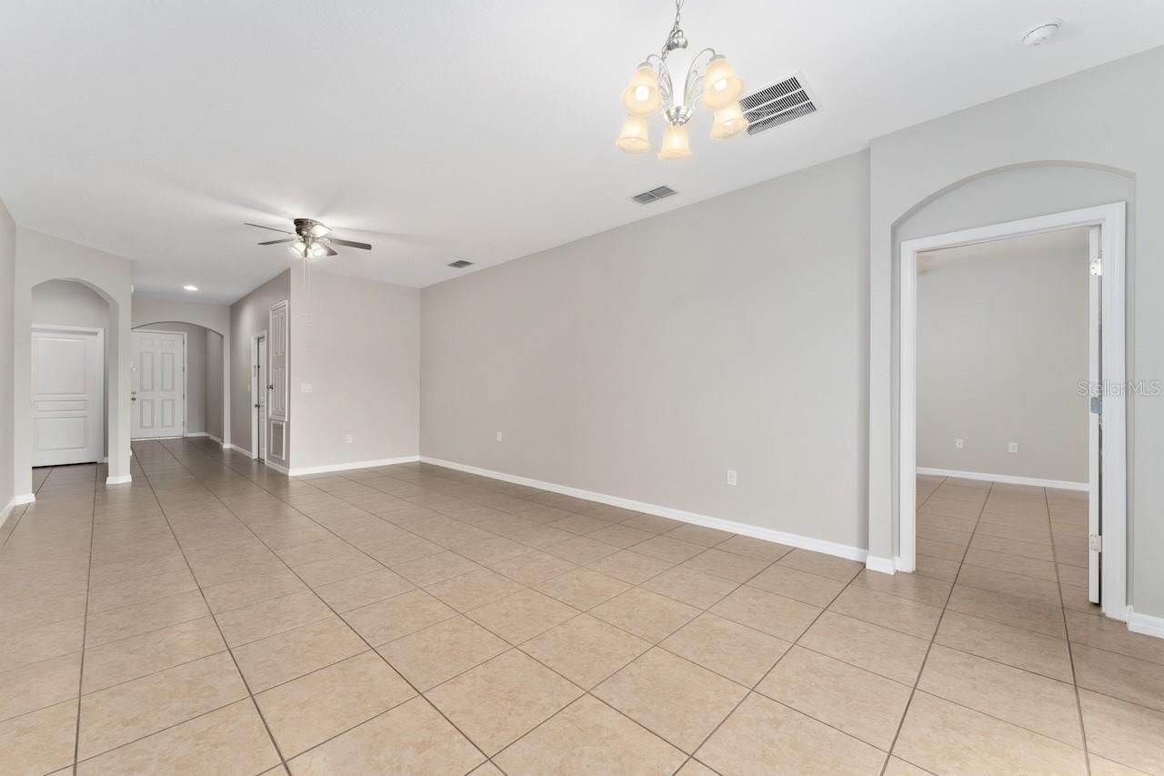 Image 5 of 26 For 940 Vicenza Street