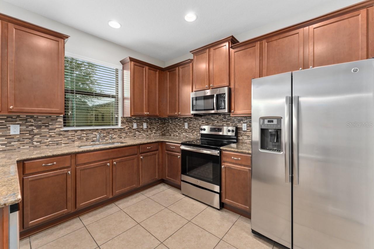 Image 7 of 26 For 940 Vicenza Street