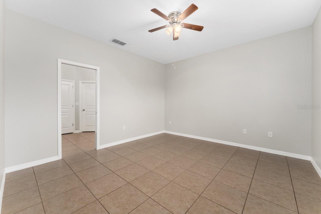 Image 8 of 26 For 940 Vicenza Street