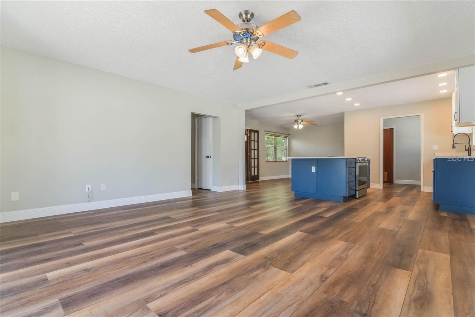 Image 12 of 27 For 725 Laurel Way
