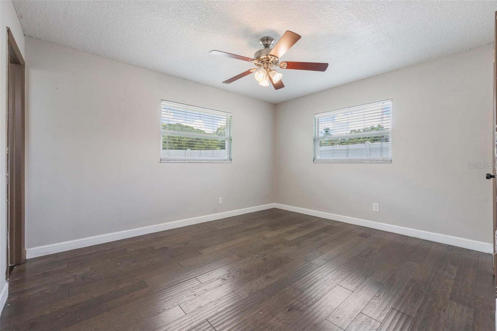 Image 16 of 27 For 725 Laurel Way