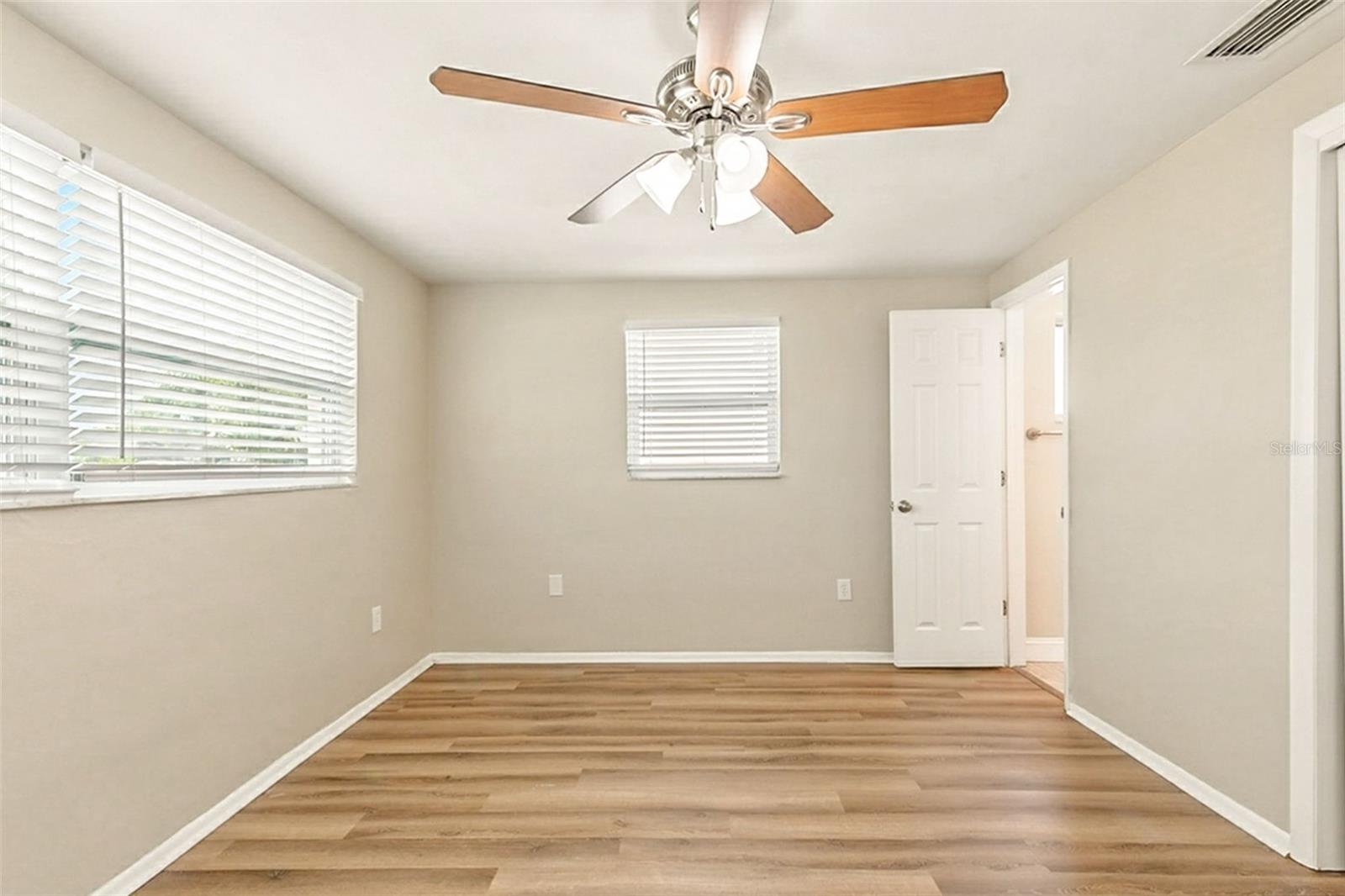 Image 18 of 36 For 4241 Newbury Drive