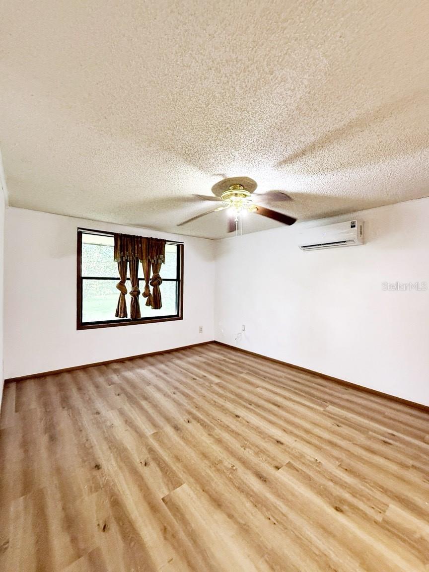 Image 5 of 19 For 33248 Ridge Manor Boulevard