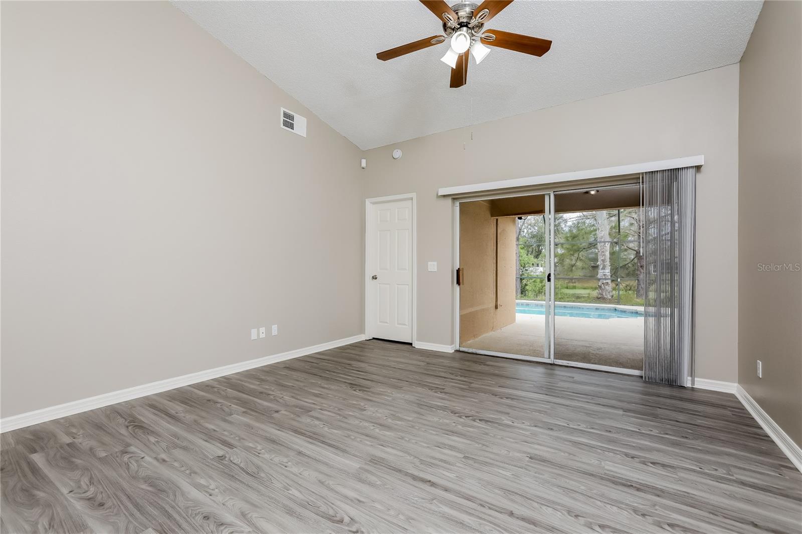 Image 3 of 16 For 17117 Woodcrest Way