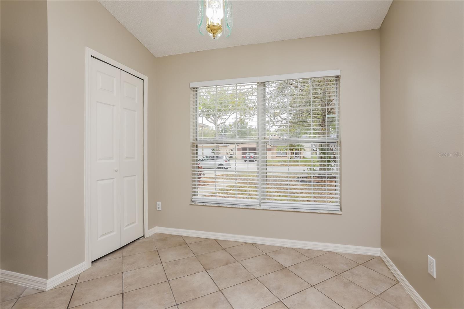 Image 4 of 16 For 17117 Woodcrest Way