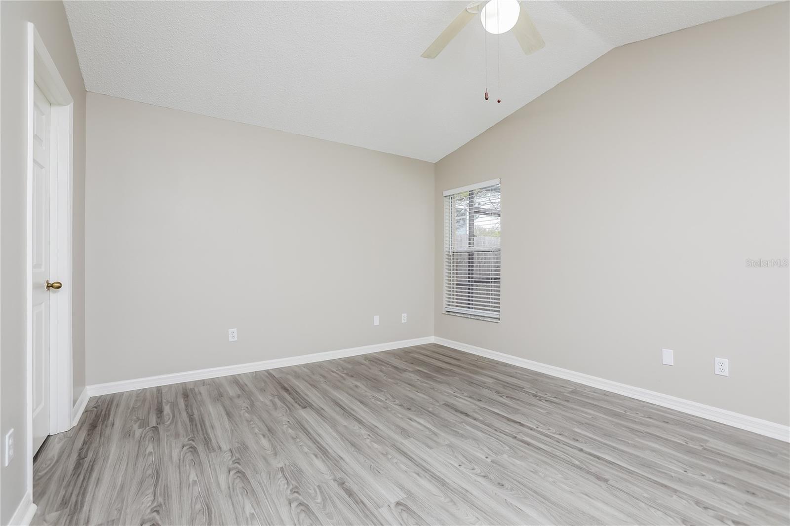 Image 7 of 16 For 17117 Woodcrest Way