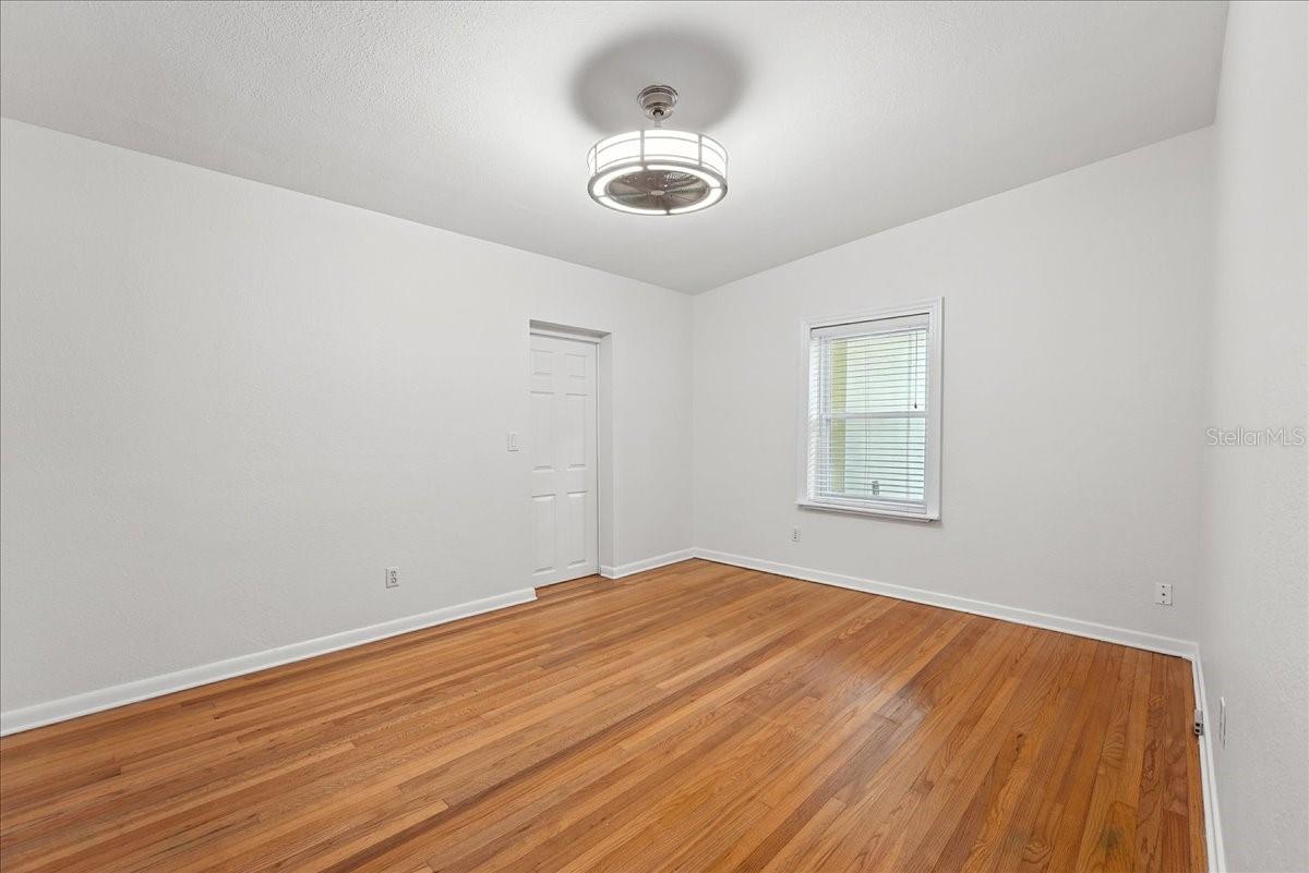 Image 11 of 16 For 1641 Chestnut Avenue