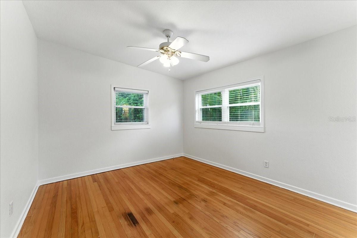 Image 13 of 16 For 1641 Chestnut Avenue