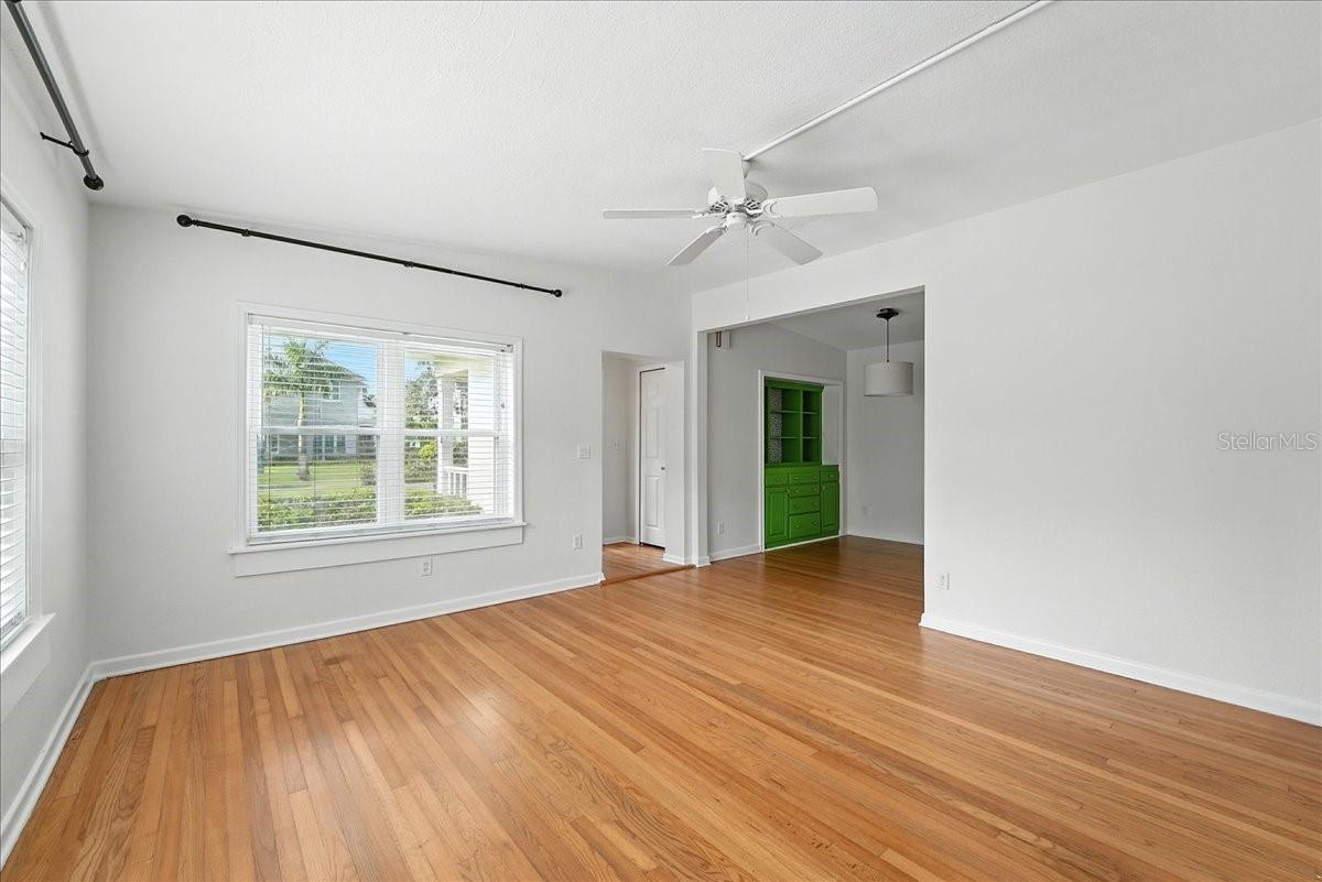 Image 3 of 16 For 1641 Chestnut Avenue