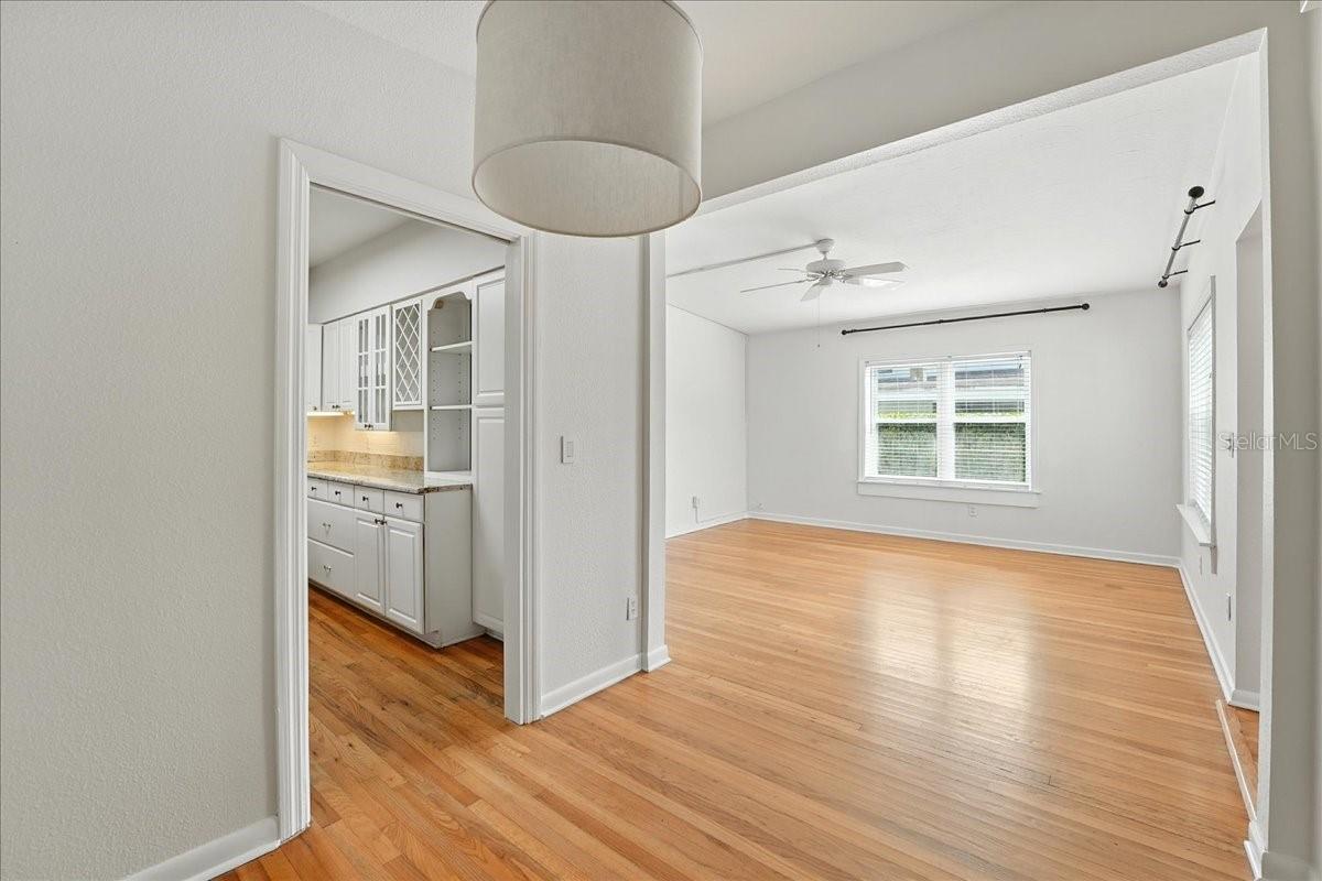 Image 4 of 16 For 1641 Chestnut Avenue
